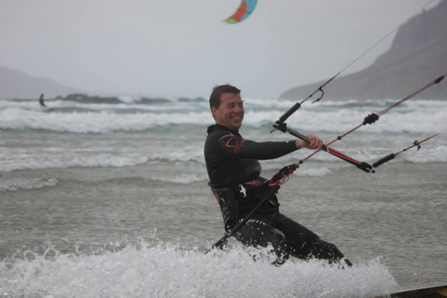  Kitesurfing 